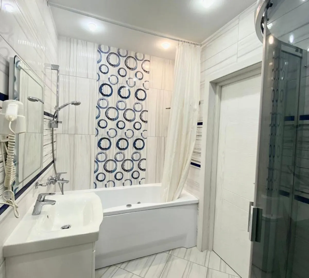 Alex Apartment Near Palace Ukraine 키예프 0*,